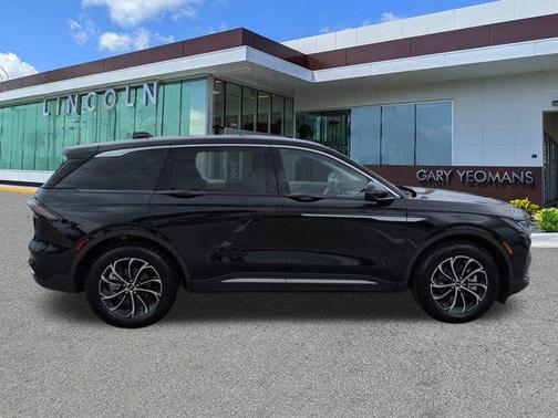 Infinite Black Metallic Clearcoat 2026 Lincoln Nautilus Premiere