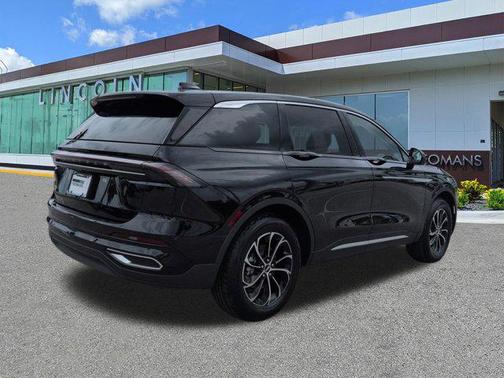 Infinite Black Metallic Clearcoat 2026 Lincoln Nautilus Premiere