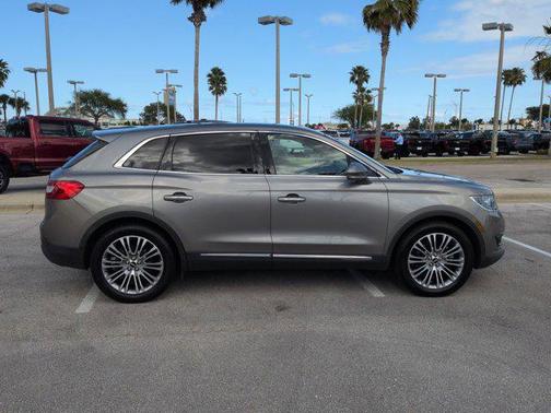 Luxe Metallic 2017 Lincoln MKX Reserve