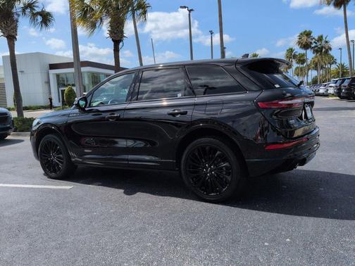 Infinite Black Metallic Clearcoat 2025 Lincoln Corsair Reserve
