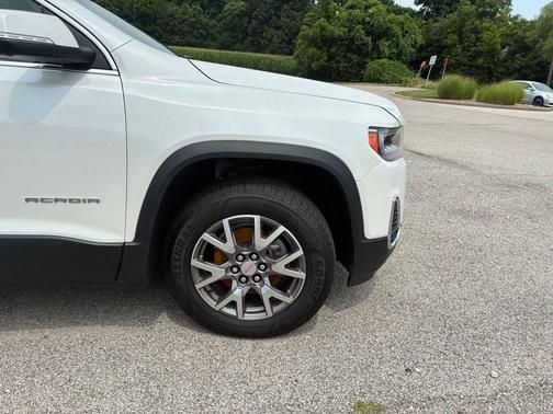 White Frost Tri-Coat 2020 GMC Acadia SLT