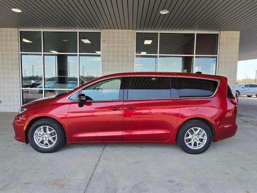 2024 Chrysler Pacifica Touring-L