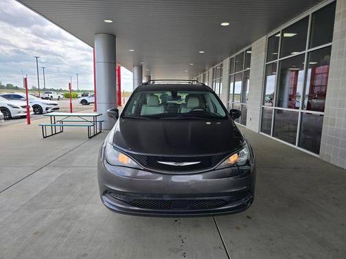 Granite Crystal Clearcoat Metallic 2021 Chrysler Voyager LXI