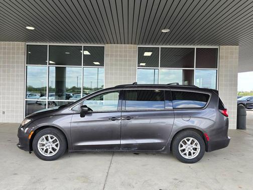 Granite Crystal Clearcoat Metallic 2021 Chrysler Voyager LXI