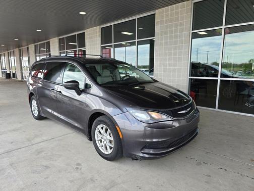 Granite Crystal Clearcoat Metallic 2021 Chrysler Voyager LXI