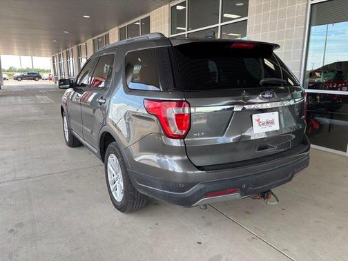 Magnetic 2019 Ford Explorer XLT