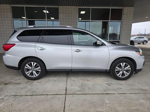 2019 Nissan Pathfinder SL