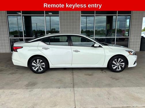 Glacier White 2019 Nissan Altima 2.5 S