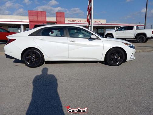 2022 Hyundai ELANTRA SEL