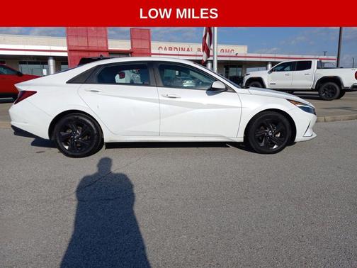 2022 Hyundai ELANTRA SEL