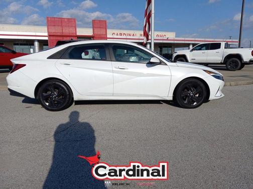 2022 Hyundai ELANTRA SEL