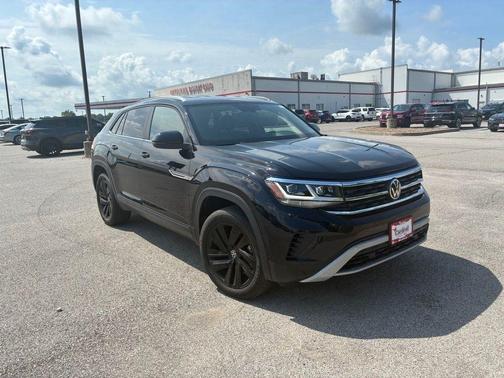 Deep Black Pearl Effect 2023 Volkswagen Atlas Cross Sport 3.6L V6 SE w/Technology