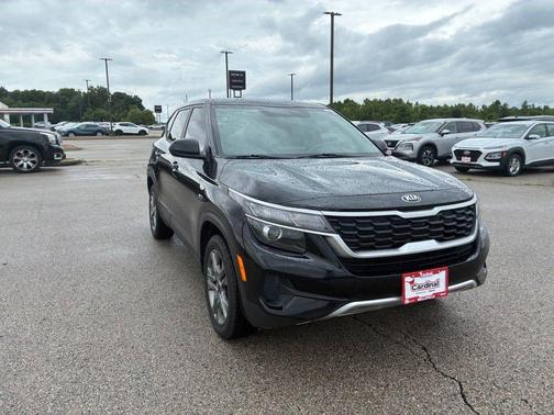Cherry Black 2021 Kia Seltos LX