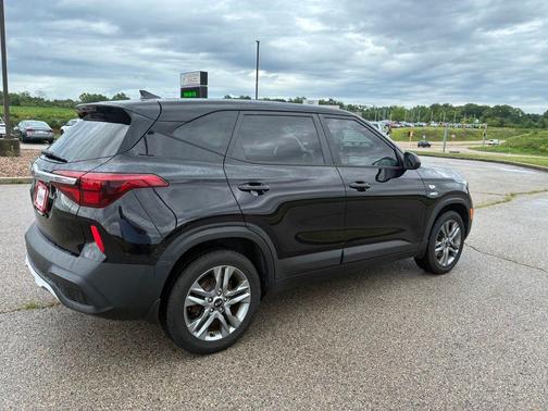 Cherry Black 2021 Kia Seltos LX
