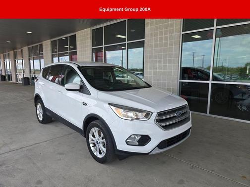 Oxford White 2017 Ford Escape SE