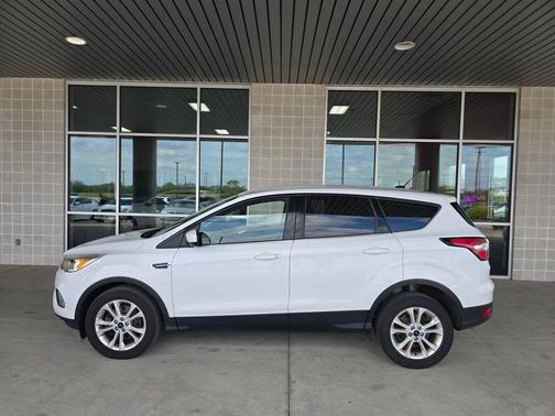 Oxford White 2017 Ford Escape SE