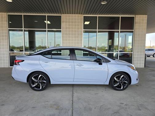 Gray 2024 Nissan Versa 1.6 SR