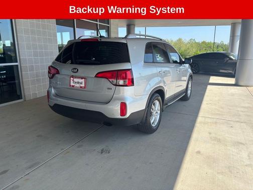 Bright Silver 2014 Kia Sorento LX