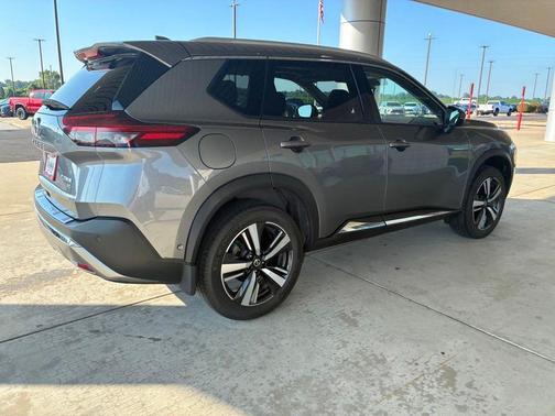Gray 2021 Nissan Rogue Platinum