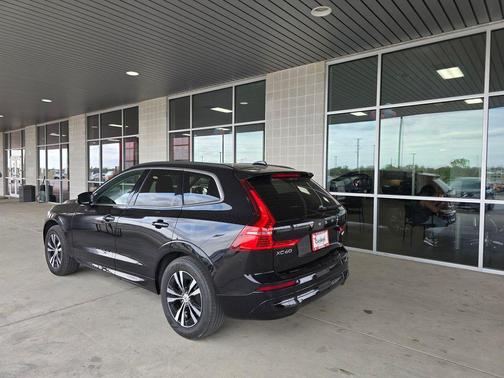 Black 2023 Volvo XC60 B5 Core