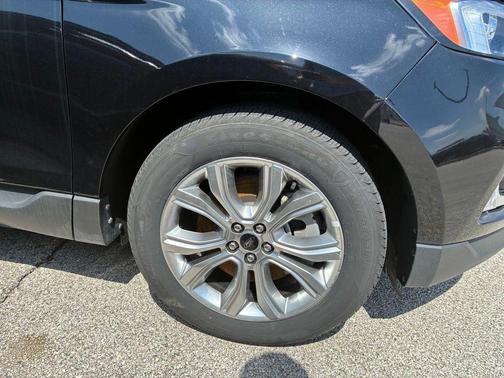 Black Metallic 2024 Ford Edge Titanium