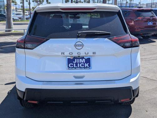 Everest White Pearl Tricoat 2026 Nissan Rogue SV