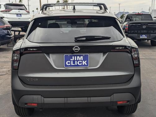 Gun Metallic 2027 Nissan Kicks SV