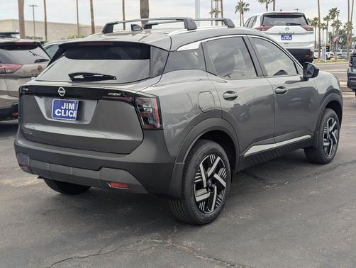 Gun Metallic 2027 Nissan Kicks SV