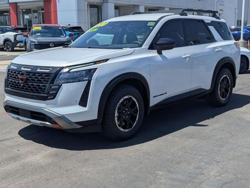 Everest White Pearl Tricoat 2026 Nissan Pathfinder Rock Creek