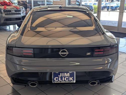 Boulder Gray Pearl/Super Black 2027 Nissan Z Sport