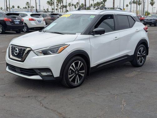 Aspen White TriCoat Pearl 2020 Nissan Kicks SR