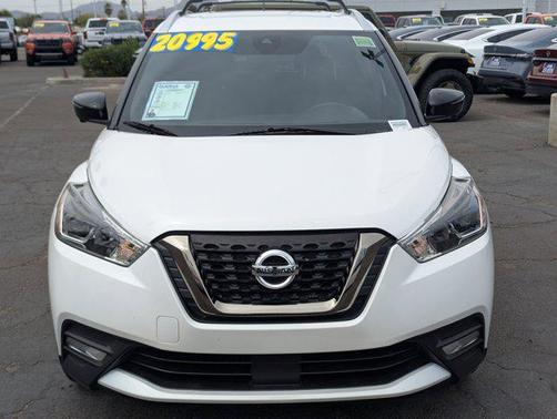 Aspen White TriCoat Pearl 2020 Nissan Kicks SR