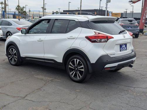 Aspen White TriCoat Pearl 2020 Nissan Kicks SR