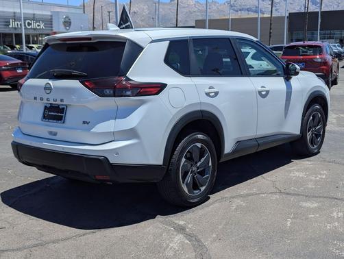 Everest White Pearl 2024 Nissan Rogue SV