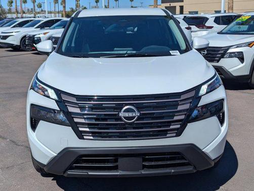 Everest White Pearl Tricoat 2026 Nissan Rogue SV