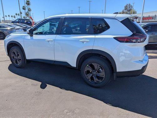 Everest White Pearl Tricoat 2026 Nissan Rogue SV