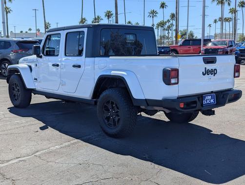 Bright White Clearcoat 2021 Jeep Gladiator Willys 4x4