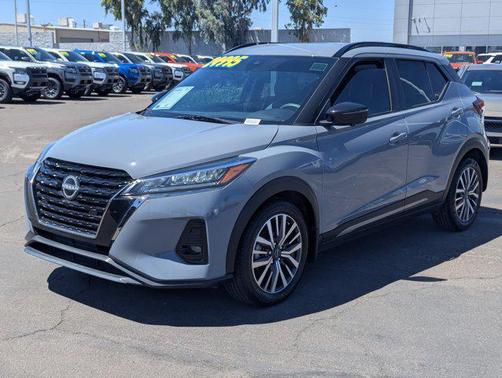 Boulder Gray Pearl 2023 Nissan Kicks SR