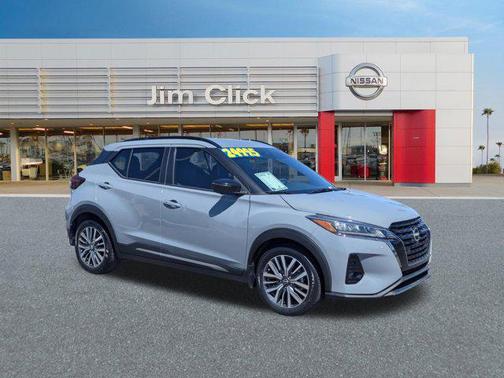 Boulder Gray Pearl 2023 Nissan Kicks SR