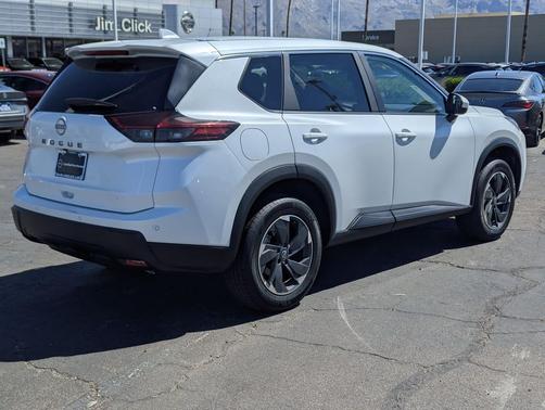 Everest White Pearl 2025 Nissan Rogue SV