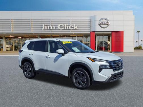 Everest White Pearl 2025 Nissan Rogue SV