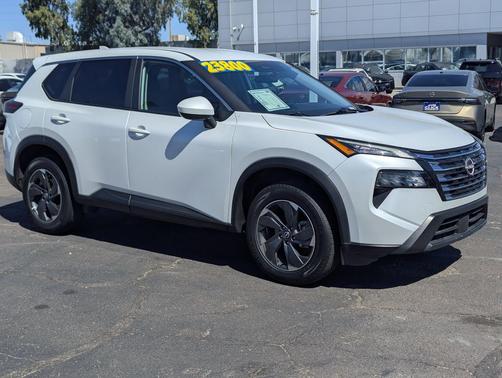 Everest White Pearl 2025 Nissan Rogue SV