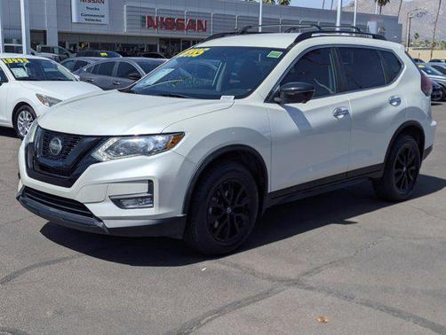 Pearl White 2018 Nissan Rogue SV