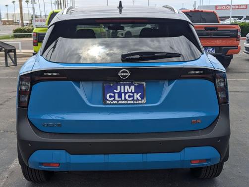 Arctic Ice Blue Metallic/Super Black 2026 Nissan Kicks SR