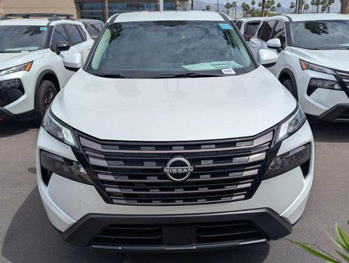 Everest White Pearl Tricoat 2026 Nissan Rogue SV