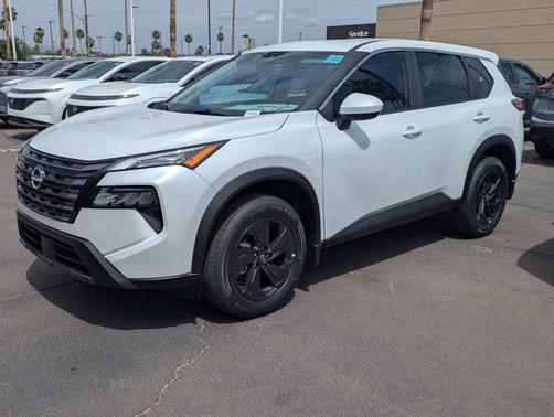 Everest White Pearl Tricoat 2026 Nissan Rogue SV