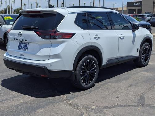 Everest White Pearl Tricoat 2026 Nissan Rogue Dark Armor