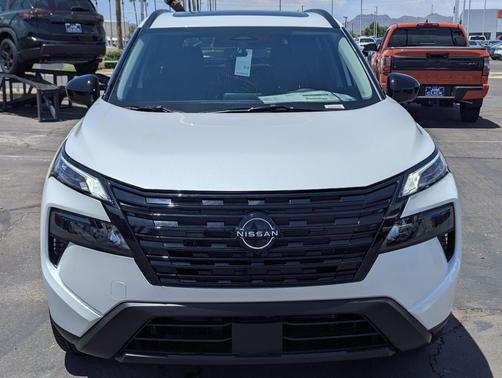 Everest White Pearl Tricoat 2026 Nissan Rogue Dark Armor