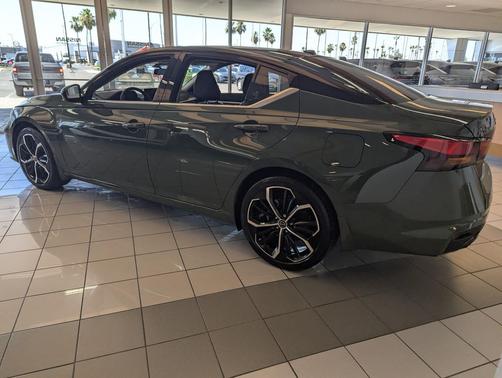 Tactical Green Metallic/Super Black 2026 Nissan Altima SR FWD