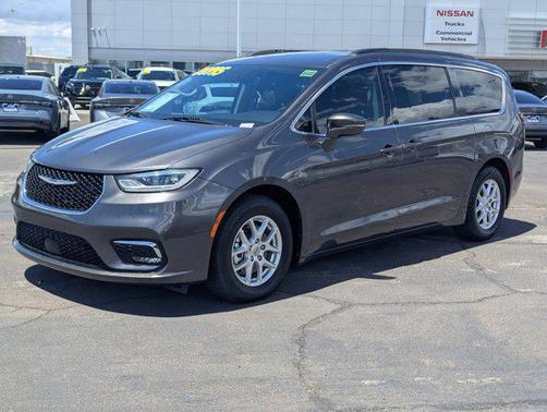 Granite Crystal Metallic Clearcoat 2022 Chrysler Pacifica Touring L